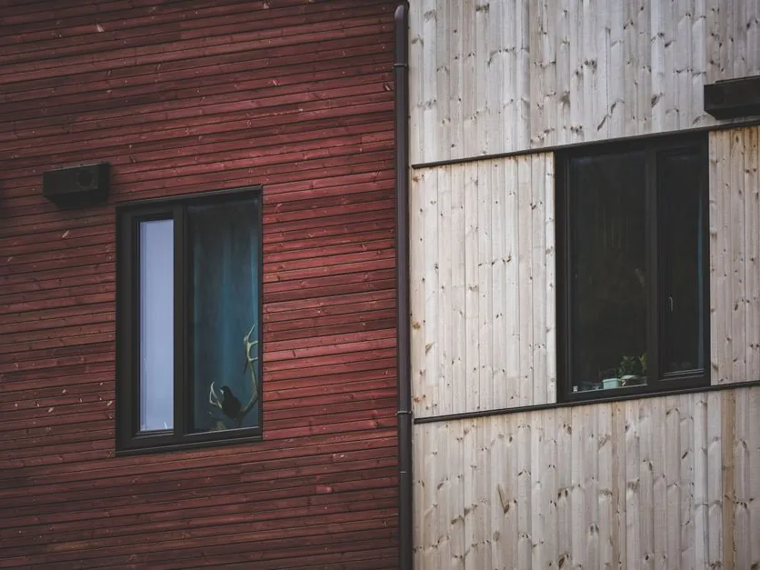 Bardage bois extérieur posé par LAMA BOIS pour habiller une façade