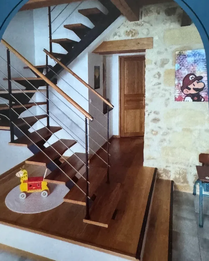 Réalisation LAMA BOIS : escalier bois et parquet dans une maison en pierre